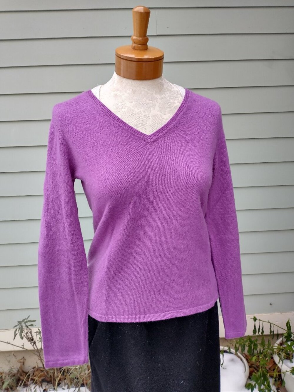 Sweater: cashmere, orchid purple. Snug small - by Jones New York